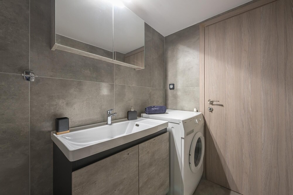 Elegant Mavili Suite by Cloudkeys