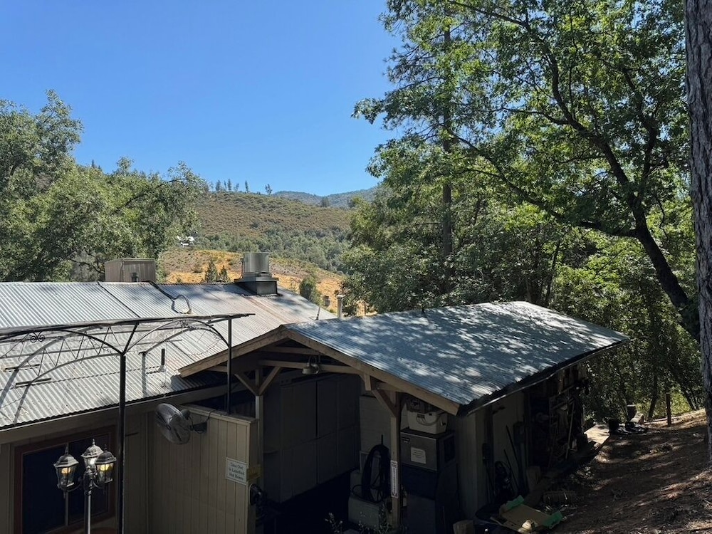 Yosemite Bug Rustic Mountain Resort
