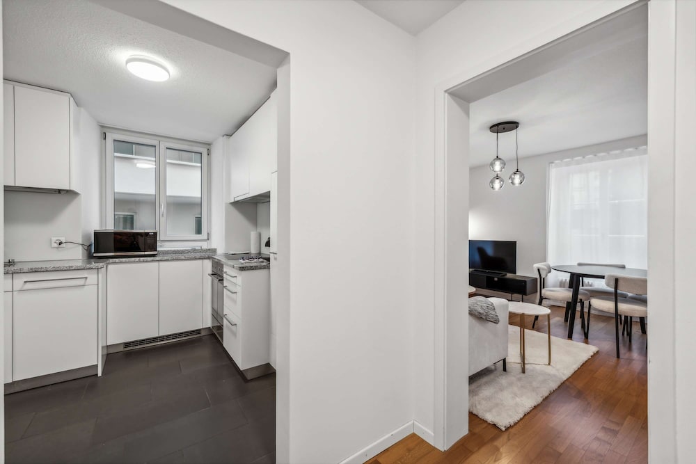 Modern 2 Bdr-flat top Location