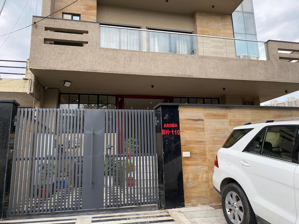 Raahgir Suites