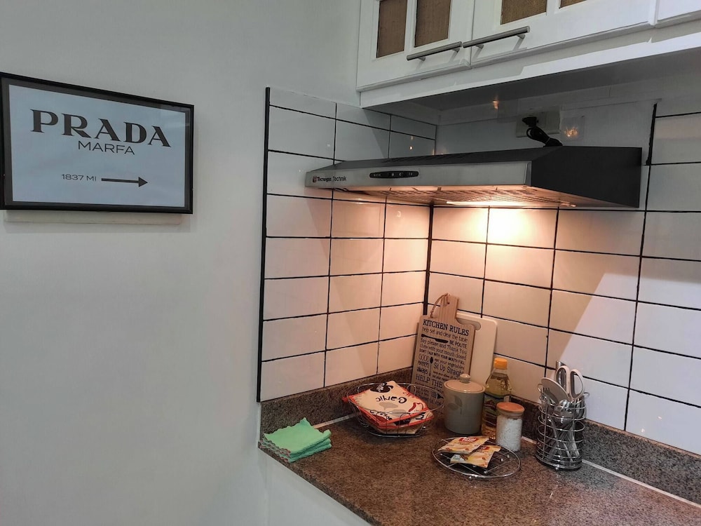 Stylish Condo at Mezza 1 With Fast Wifi & Netflix