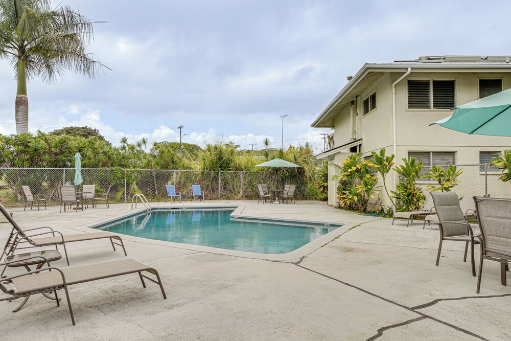 Hilo Apartment w/ Lanai - 2 Mi to Beaches!