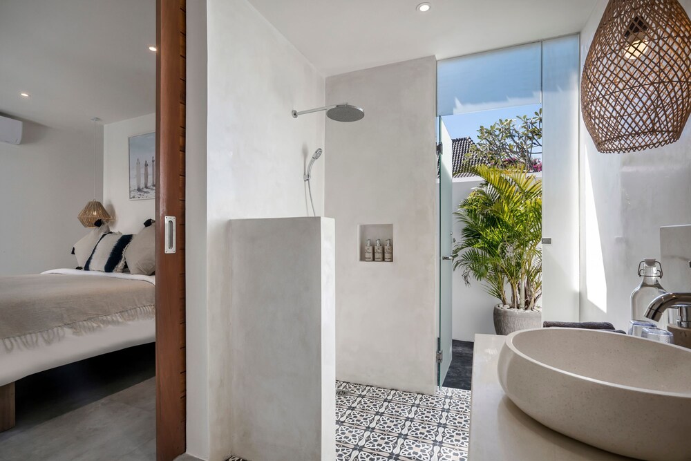 Villa Makena by Alfred in Bali - Stunning Tropical 6BD Villa Near the Beach
