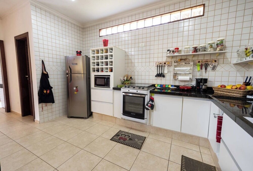 Casa com rea Gourmet e Quintal a 200 m da Praia