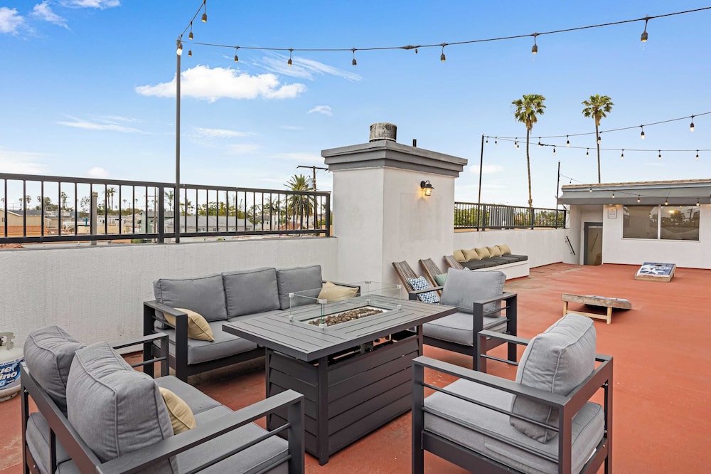 Belmont Shore Retreat Rooftop Lounge, Putting Green & Near 2nd Street Beaches