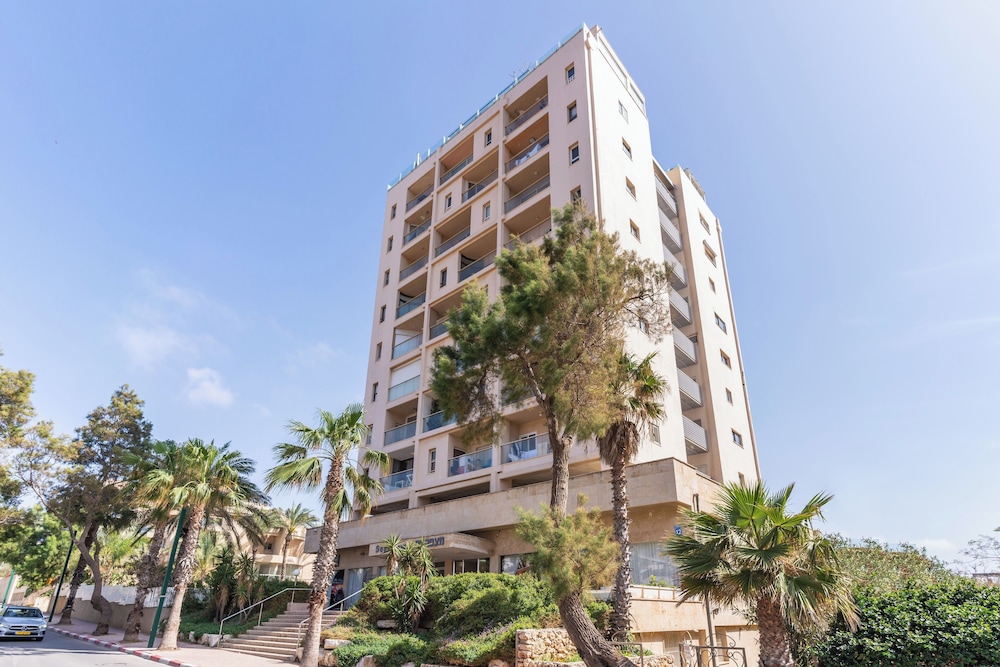 3BR SeaView Apt by the Beach by SeaNRent view 4