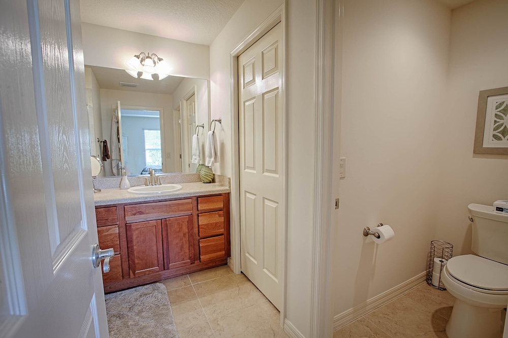 Amberly Court Home 3 Bedroom by The VIR Group