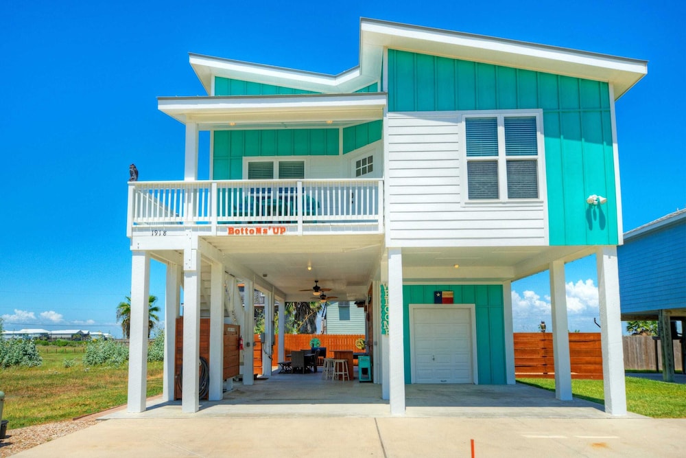Family-friendly Beach Home Bbq, Patio & Fire Pit & Mins to Beach Bottom's Up by Avantstay