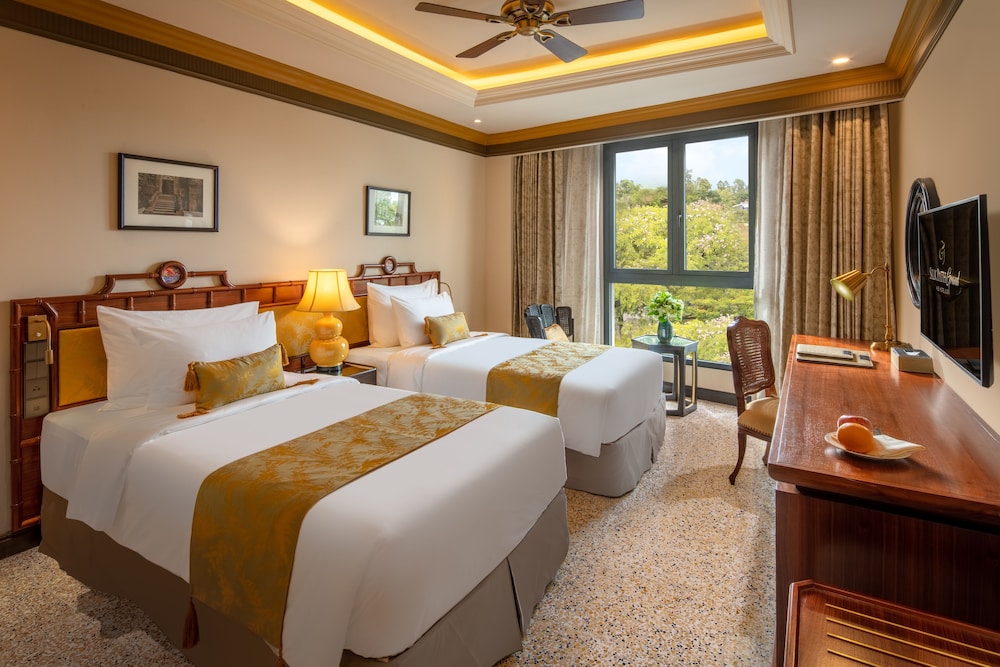 Silk Path Grand Hue Hotel 35