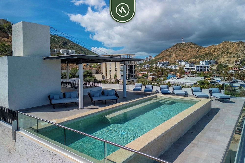 Amazing Studio With Rooftop Pool - 5 min to Marina