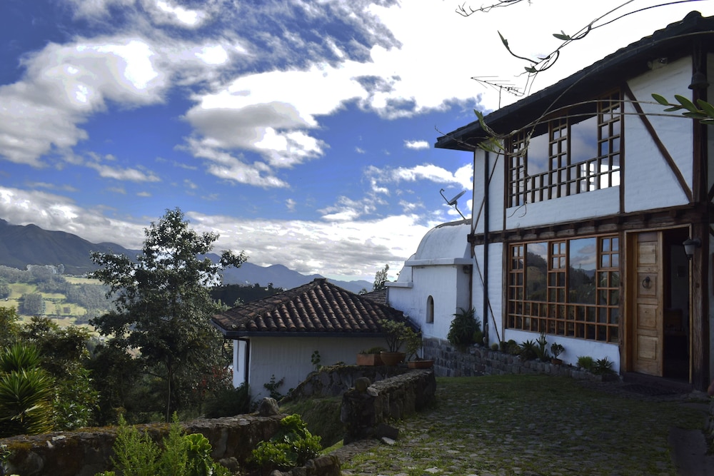 Hotel Casa Mojanda - Image 1