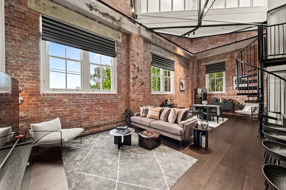 Stylish Riverside 2-bedroom Apartment in Teneriffe