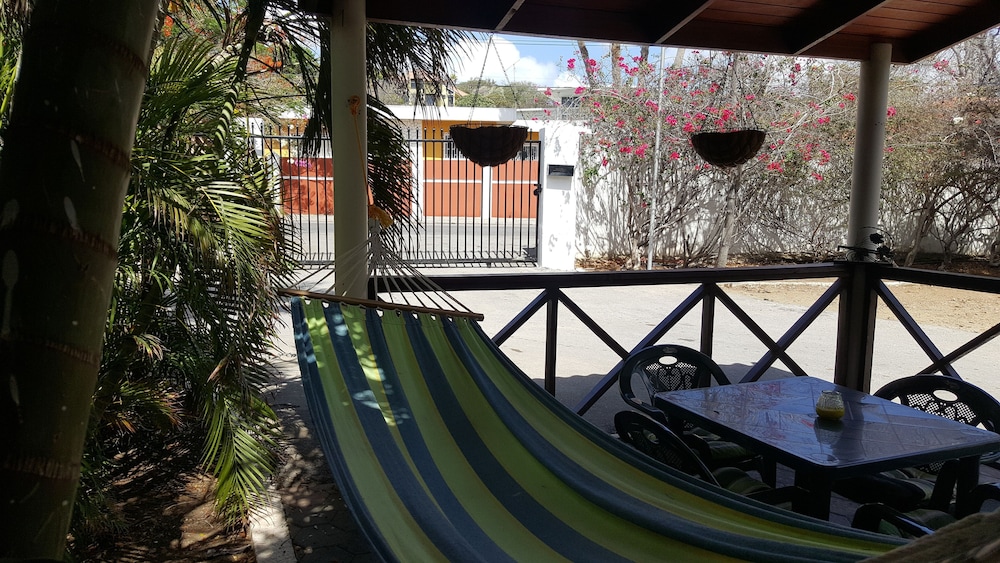 Damacor Apartments