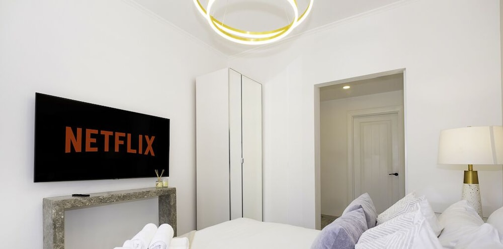 LUX  Modern Residence across Dubai Mall