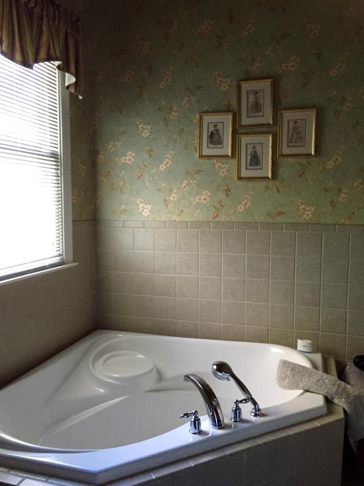 New Bern Vacations - Hanna House Bed  Breakfast - Property Image 10