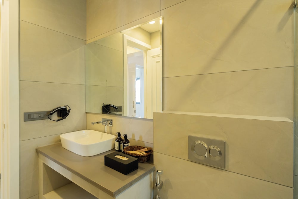 ELIVAAS Laguna Camellia | Luxe 4 BHK Villa Near Popular Beaches with Private Pool