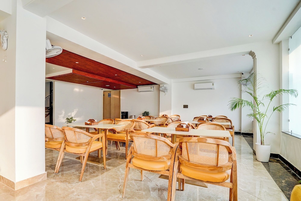 Fabhotel Amrit Luxury Inn