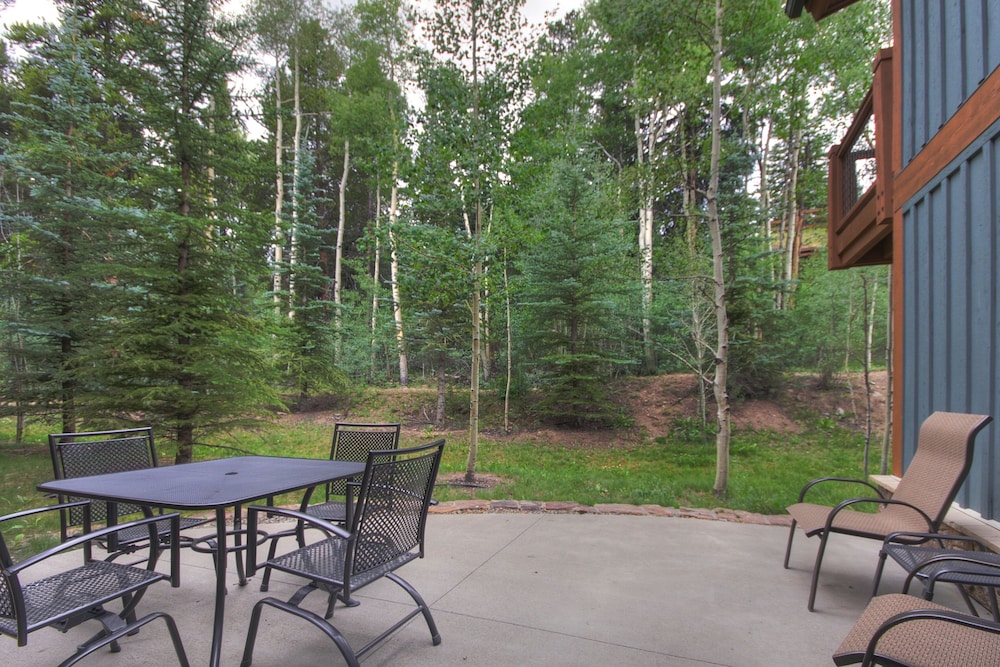 Ski-in 2br W/luxe Decor Steps To Winter Activities 2 Bedroom Townhouse by RedAwning