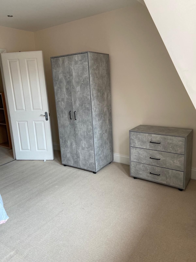 Monthly, Short, Stays 2-bed Apartment in Reading view 4