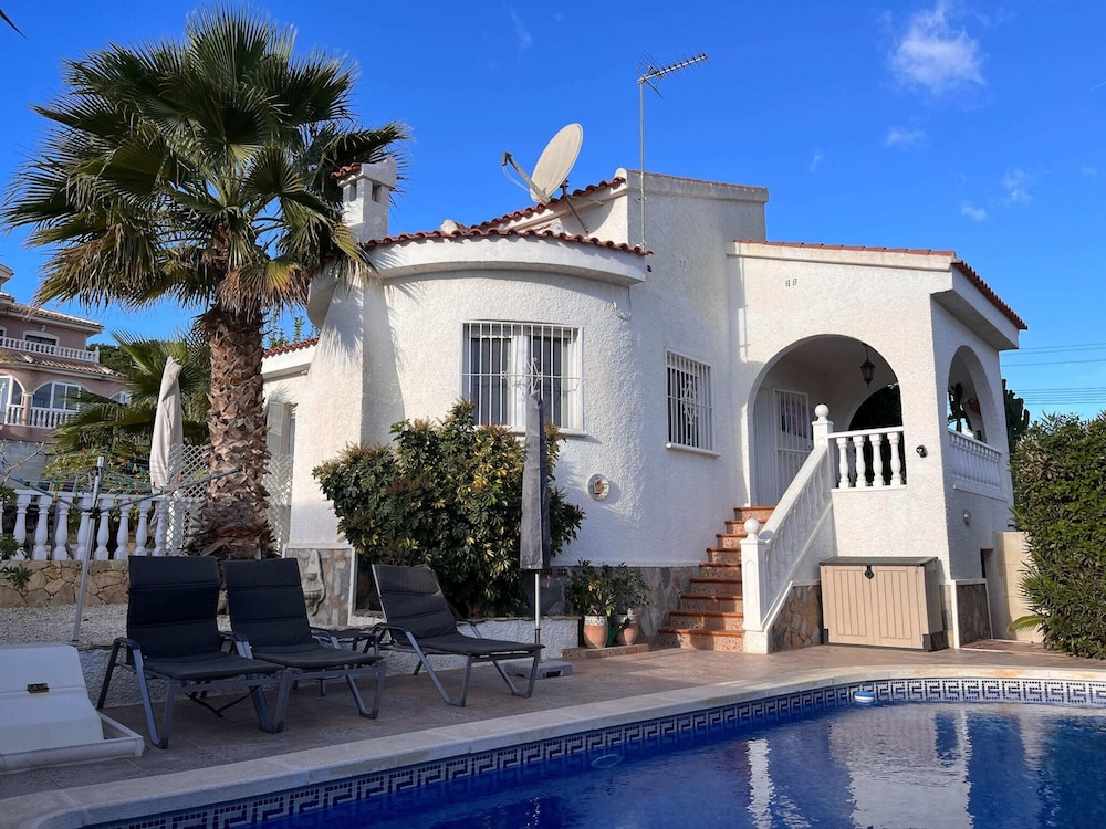Costa Blanca Poolside Bliss