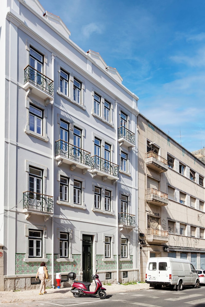 AB10 Modern Lisbon