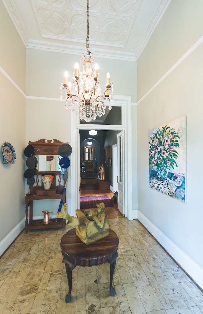 Lovely Guesthouse in Pretoria Welcoming you on a Spacious Room With Breakfast