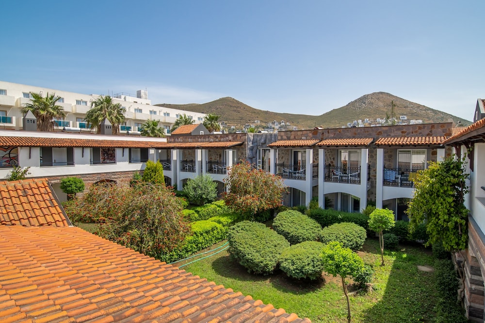 Tiana Beach Tatil Köyü - Her Şey Dahil - Image 50
