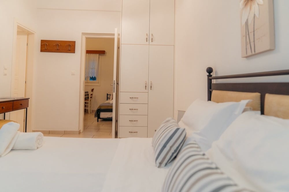 Rooms & Apartments Archontou