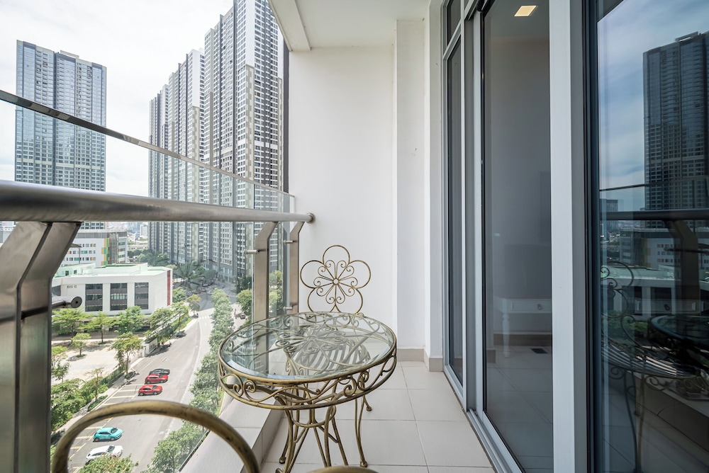 Vinhomes Central Park Apartment by Hava