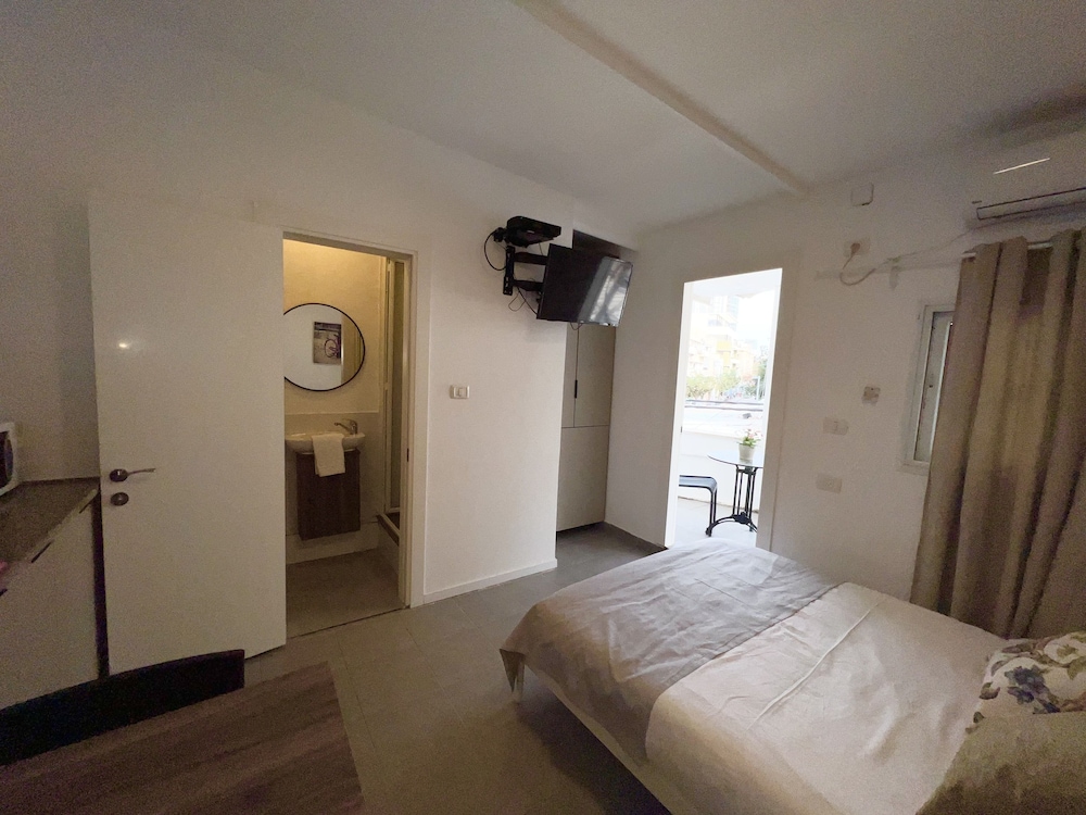 Ha-Carmel Market Apartment