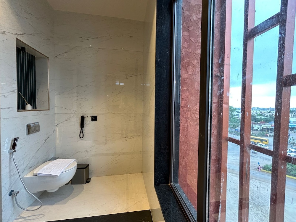 Omaya Suites