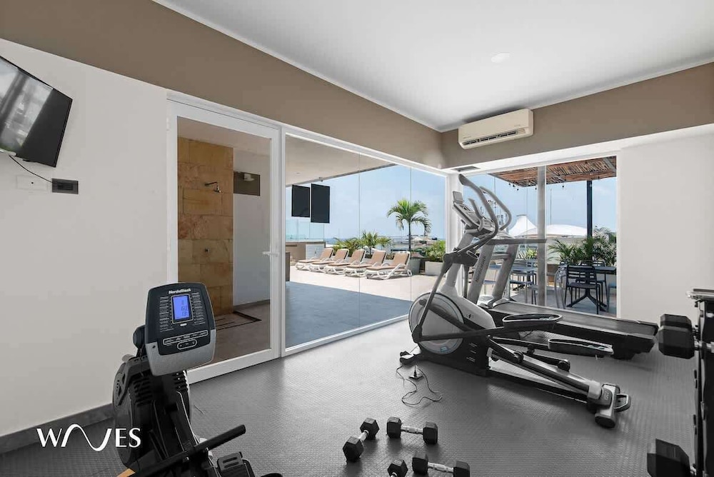 1 Br. W/5th Avenue View Steps From the Beach