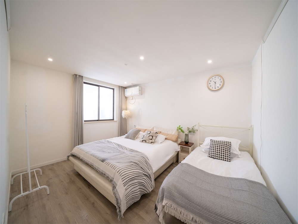 Book and Bed-Lujiabang