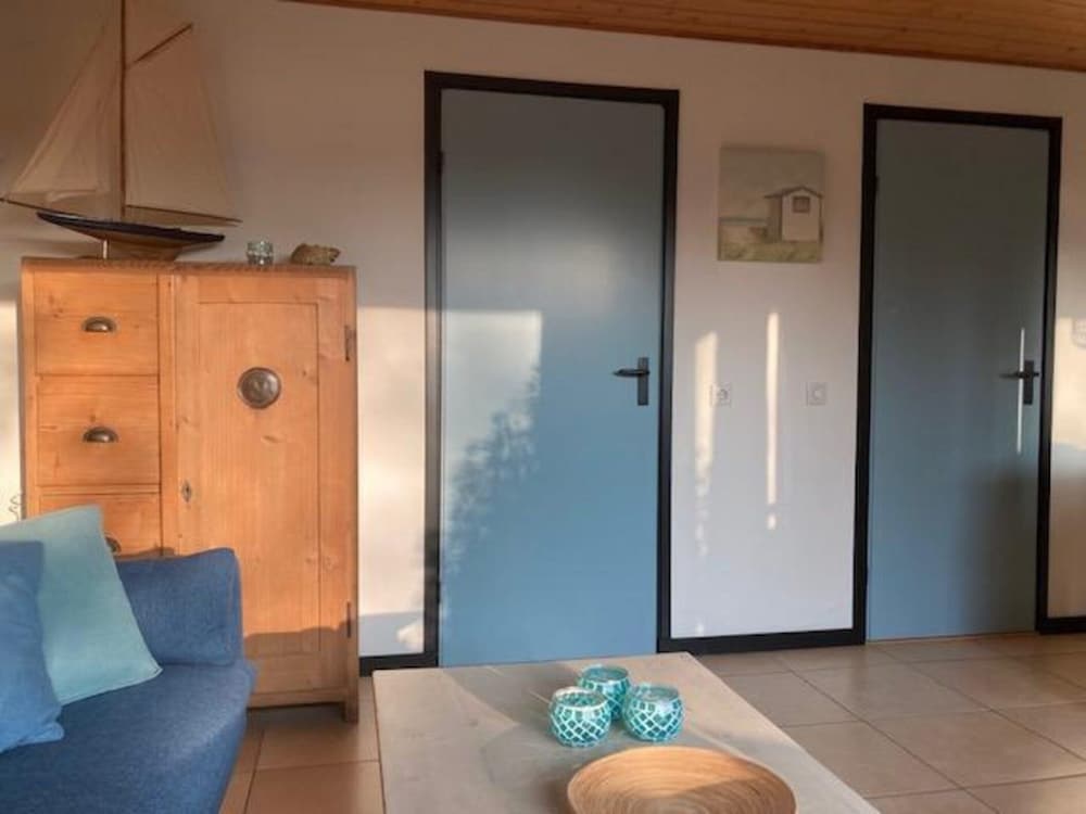 Bungalow Near Beach With Private Garden