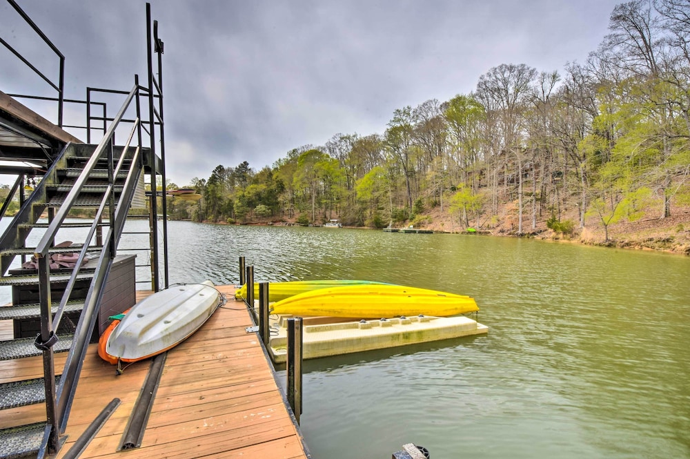 Lakefront Lavonia Cottage w/ 2-story Dock! - Property Image 3