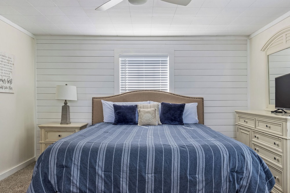 Serenity Shores by Southern Vacation Rentals