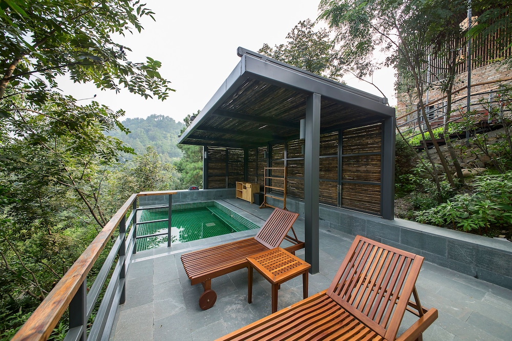 Meijie Mountain Hotspring Resort