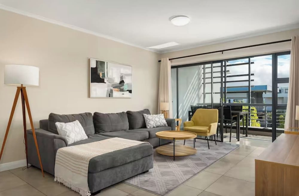 Modern 2 Bed Century City Apartment, Pool + Braai