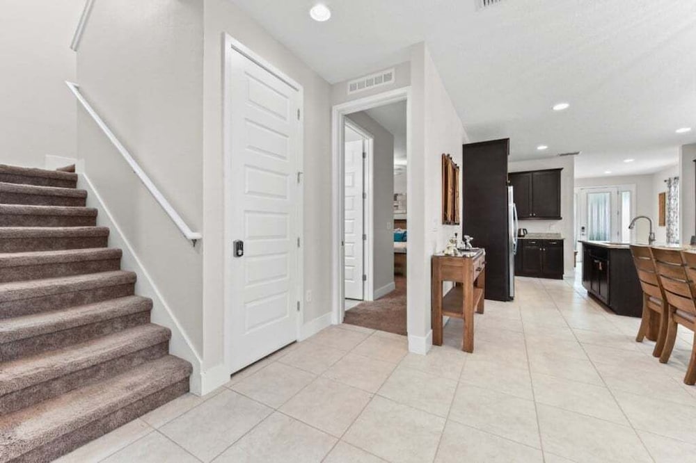 Elegant 8br Retreat W/ Private Pool, Spa & Family-friendly Comfort 8 Bedroom Villa