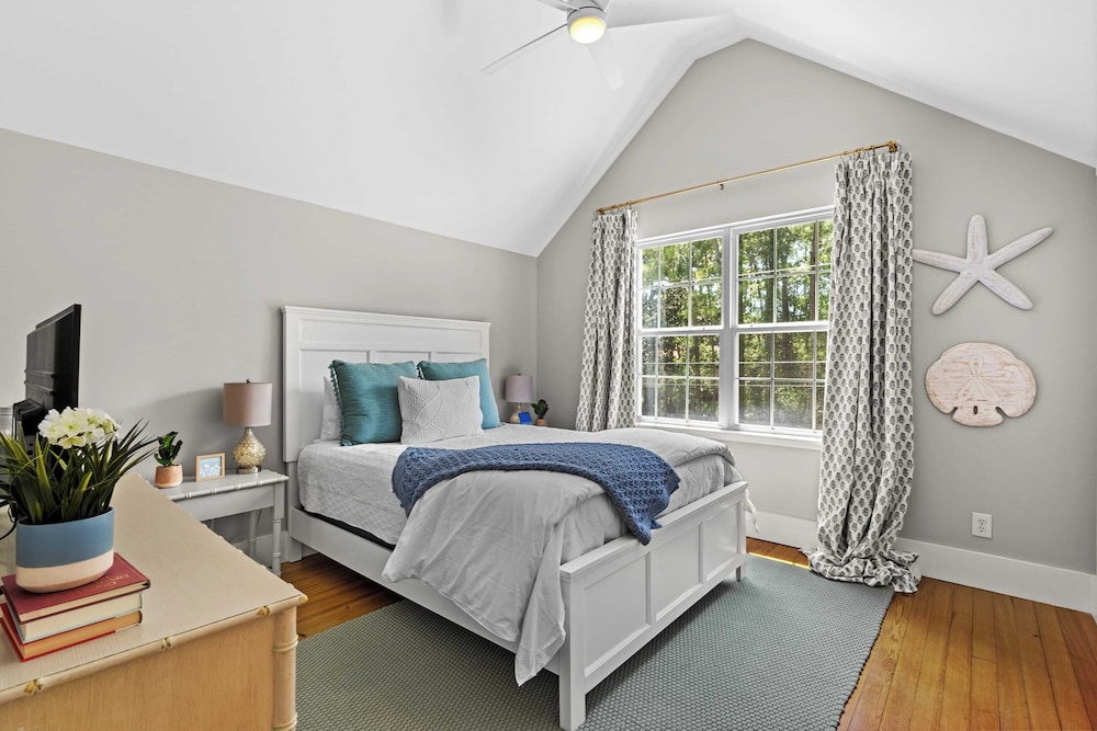 Bayou Bungalow by Avantstay Walk to Boat Ramp & Bay Private Yard