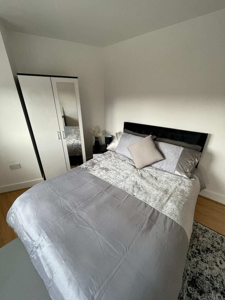Sleek & Cosy 1BD Flat - Mile End