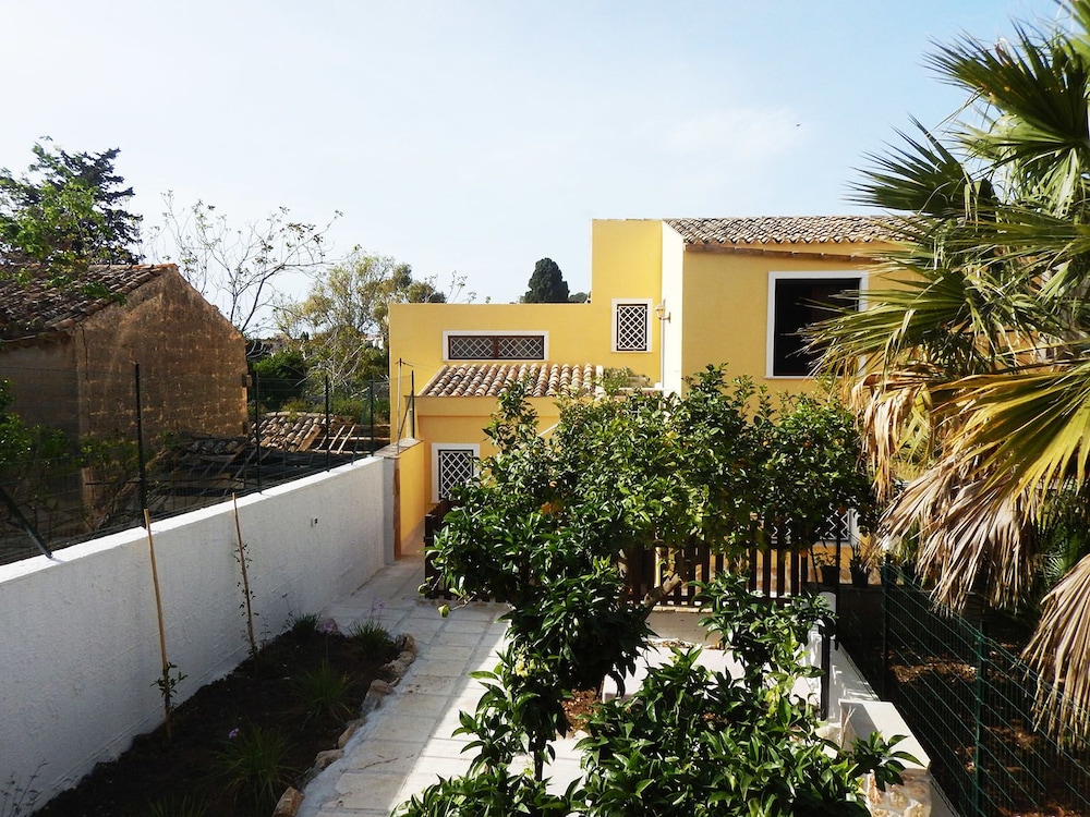 La Casa di Pietra tra Trapani e Palermo