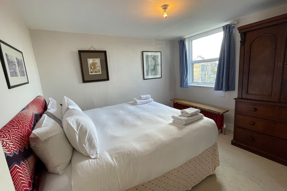 Modern & Cosy 1 Bedroom Top Floor Flat in East Dulwich