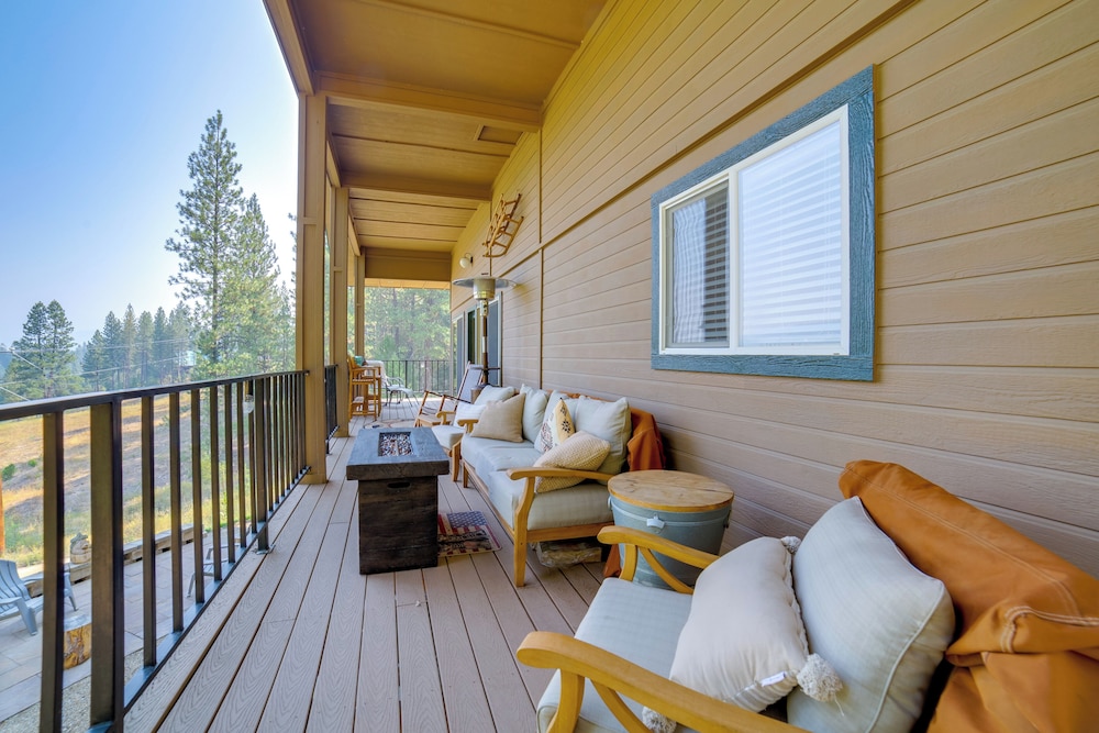 Mtn-view Oasis w/ Pool Access in Garden Valley
