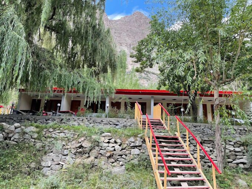 SHAHI Resort kachura view 3