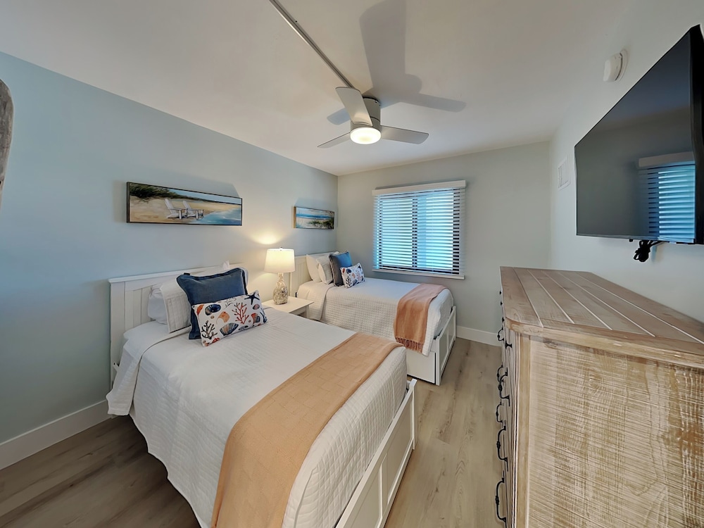 Seaside 2 by Distinctive Beach Rentals
