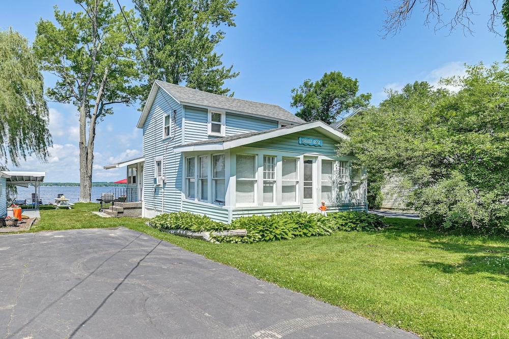 Dock + Kayak: Lakefront Gem on Saratoga Lake