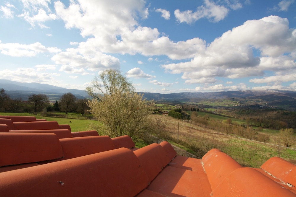 Apartment in Tuscany Near Vineyards
