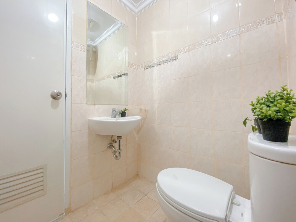 Warm And Good Studio Room At Park View Condominium Apartment