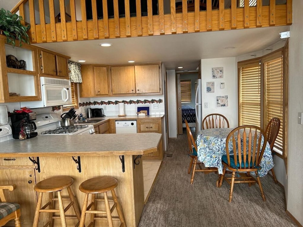 Oceanfront Cabin 3 w Jacuzzi Impressive Views